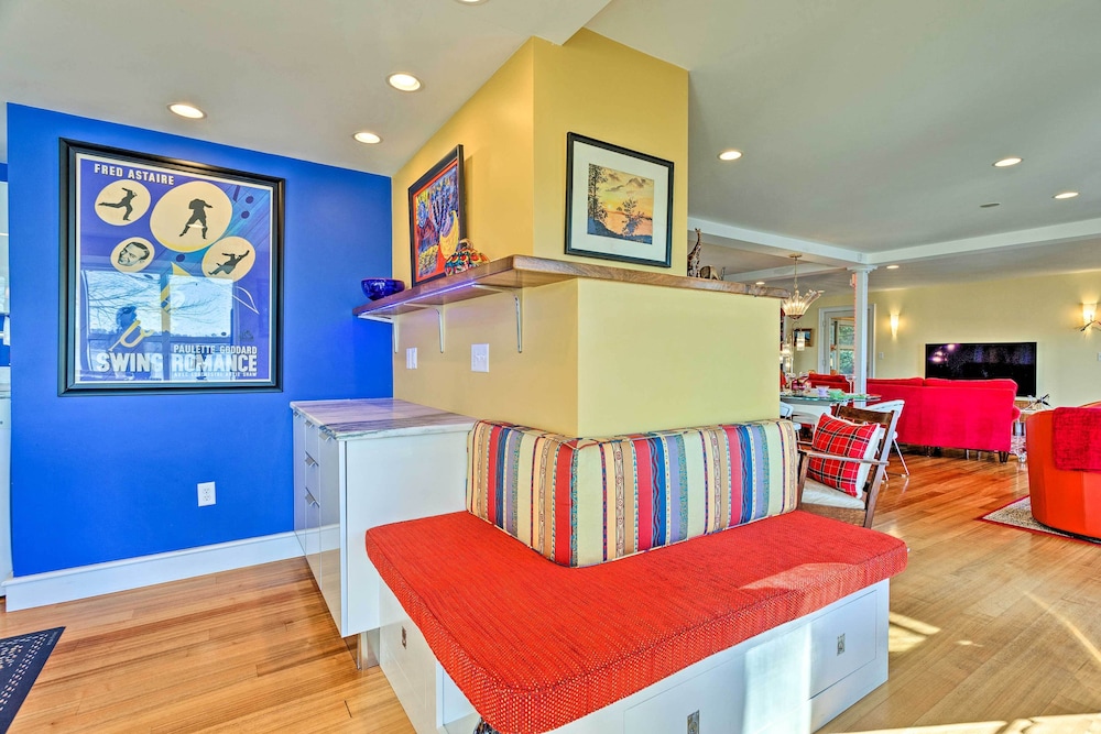 Vibrant Sterling Lakefront Lodge w/ Kayaks
