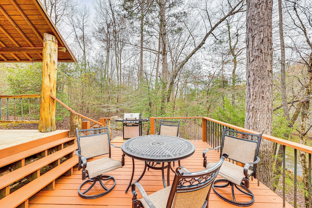 Fish, Boat & Hike: Pet-friendly Cabin in Arkansas