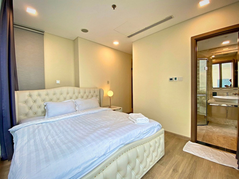 DongDong Skyview APT in Landmark81 Tower