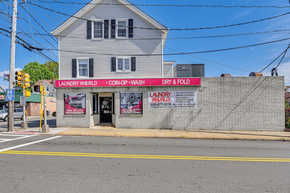 2 Mi to Waterfront: Walkable Fall River Apartment!