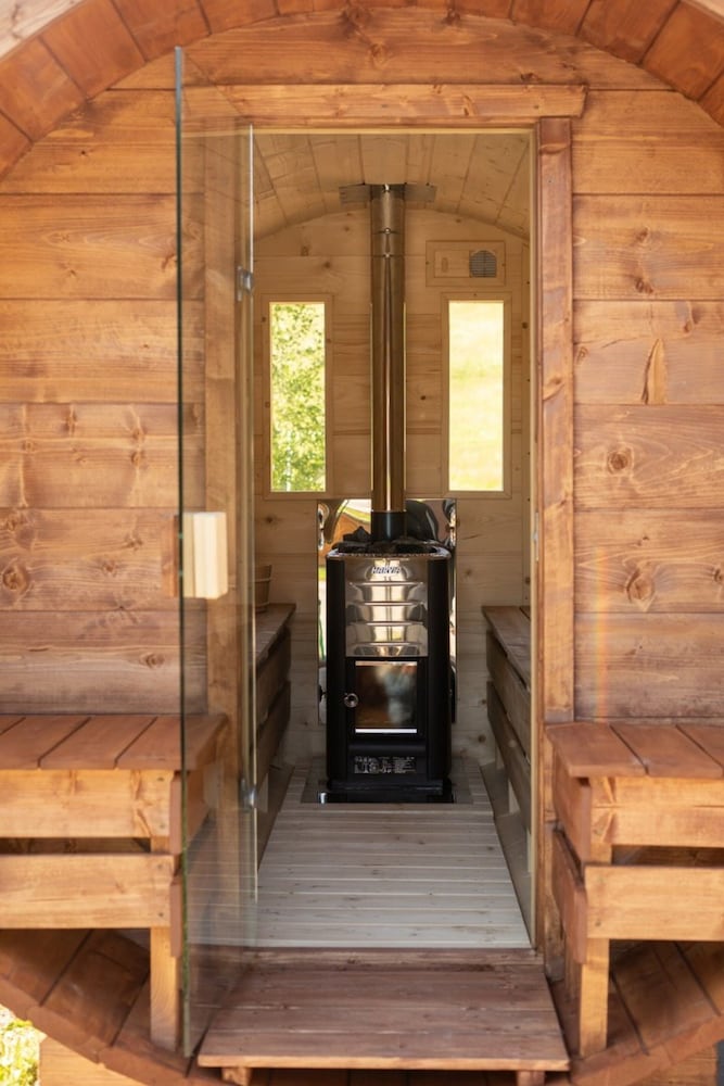 Chalet Near Ski Bret With Sauna