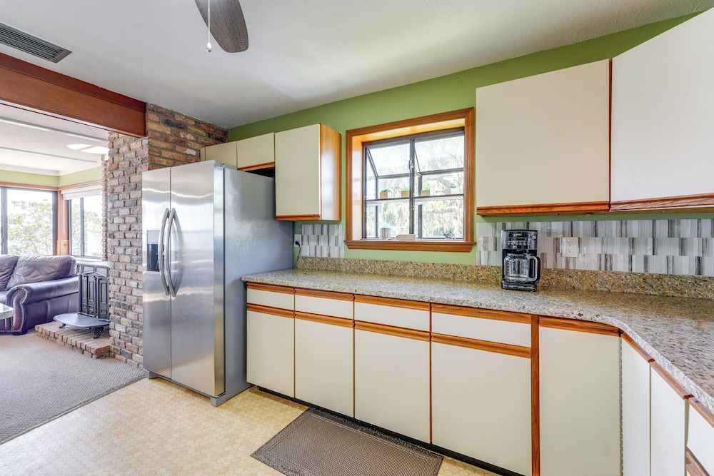 Dora Canal Views & Shared Dock: Apt in Tavares!