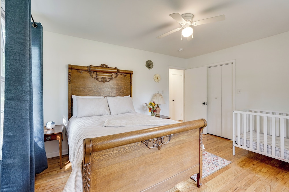 Group Getaway w/ Fenced Yard & Pool Table in Wrens
