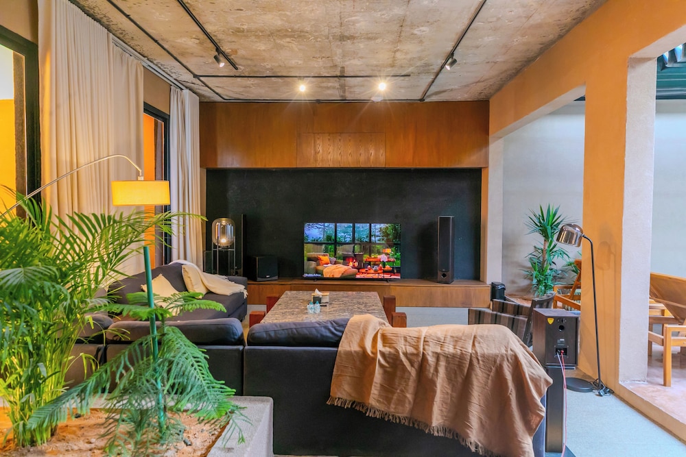 Portal Chalets With Private Pool-Al Arid