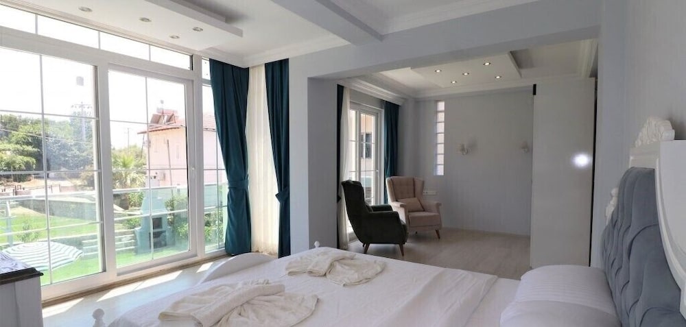 Villa AKD1  by JoyLettings view 2