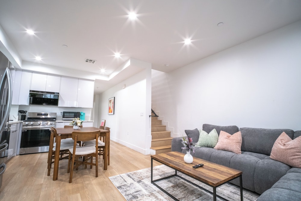 Stylish Private Room by Downtown LA