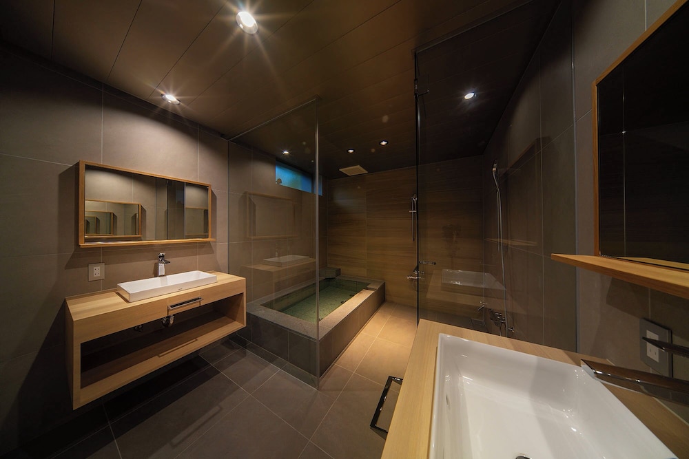 The Bergamot Hakuba