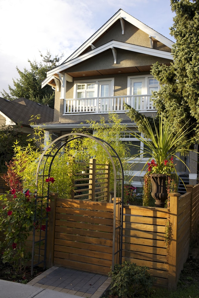 Kitsilano Home 2 Home