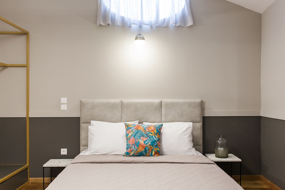 Step One - Luxury Suites right in the heart of Acropolis next to metro station