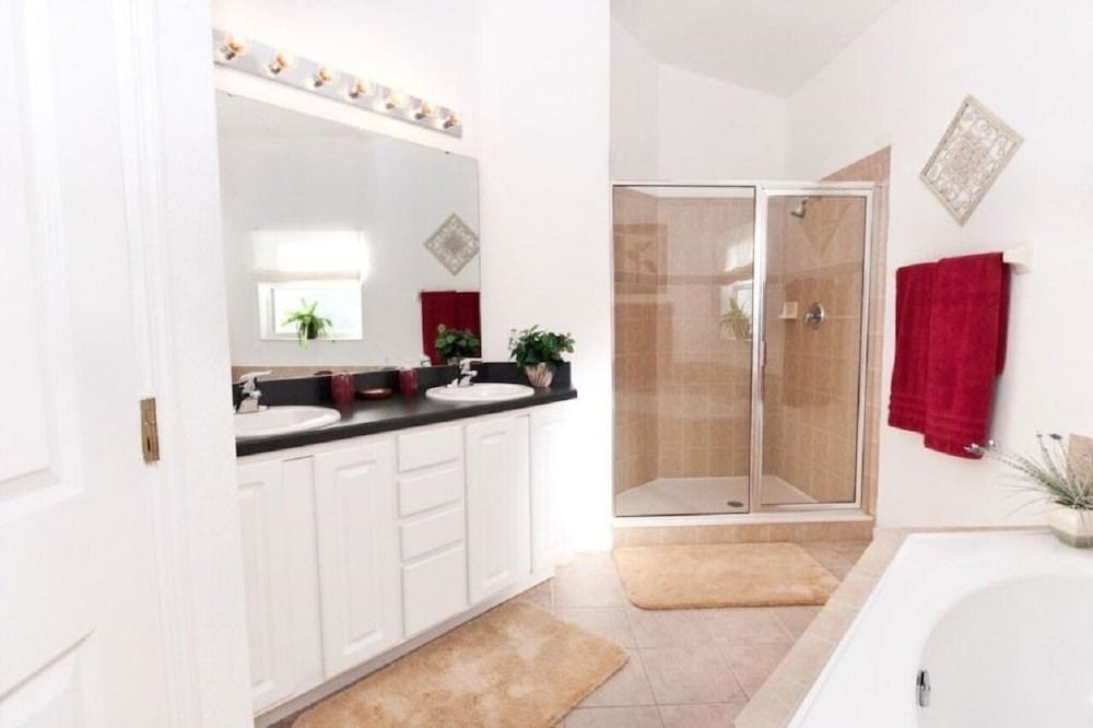 Ref 32 Modern 4 Bed Villa With Private Pool Near Disney - Image 4