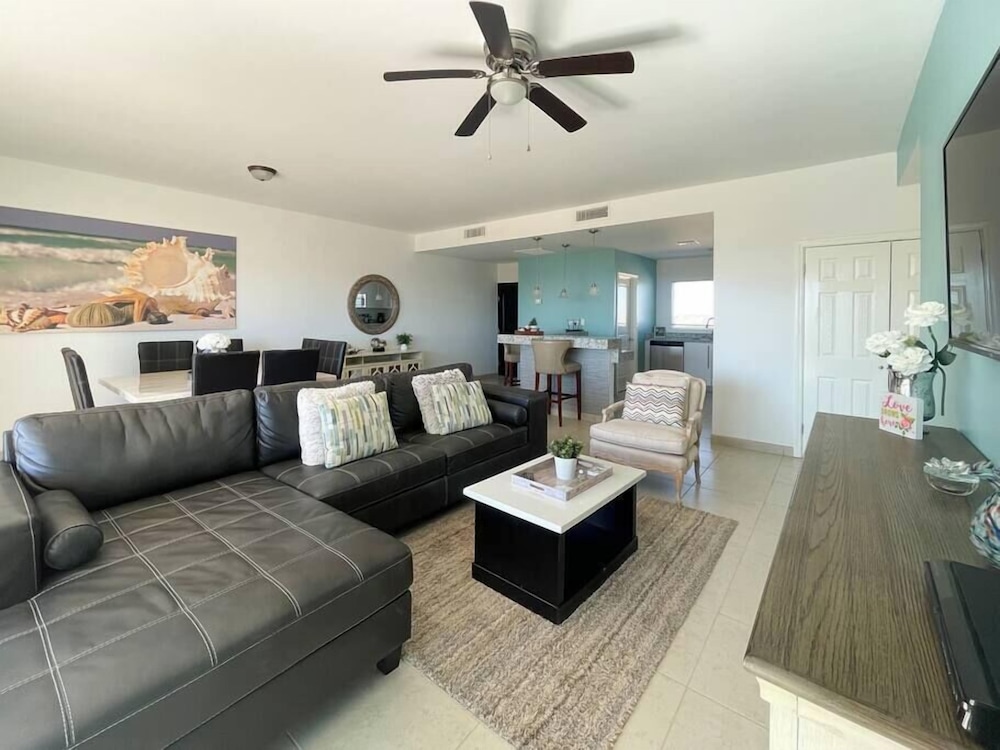 Modern Ocean View Condo With Pools Gym