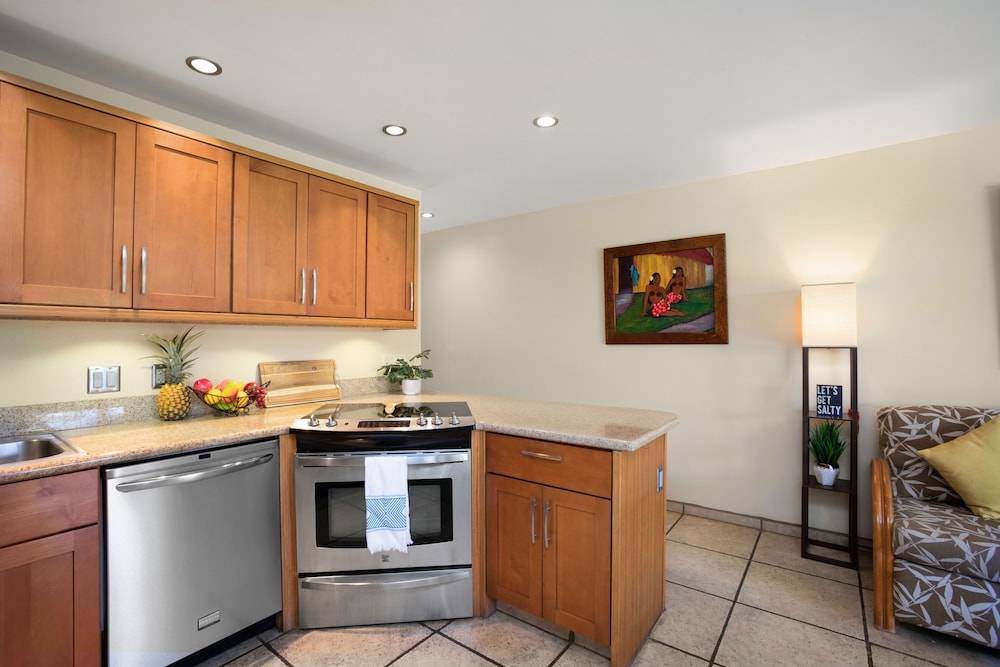 Waiohuli Beach Hale Ocean View Condos with Parking