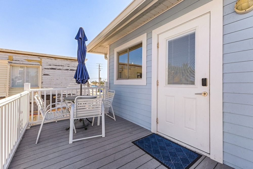 50 Seaside Stay: 4bd/3ba Duplex W/ Pool! 4 Bedroom Home
