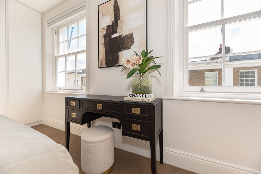 Elegant and Bright 3-bed Flat Near Sloane Square