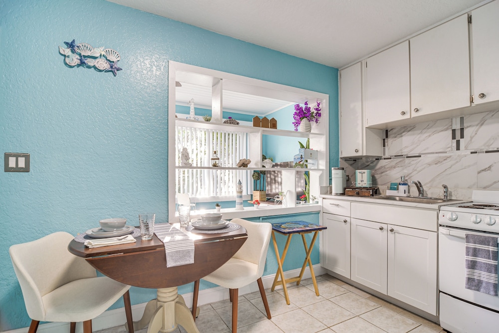 7 Mi to Dtwn: Cozy Studio in St Pete Beach!