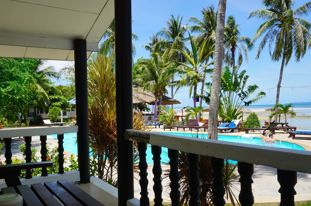 The Beach Village - Hostel