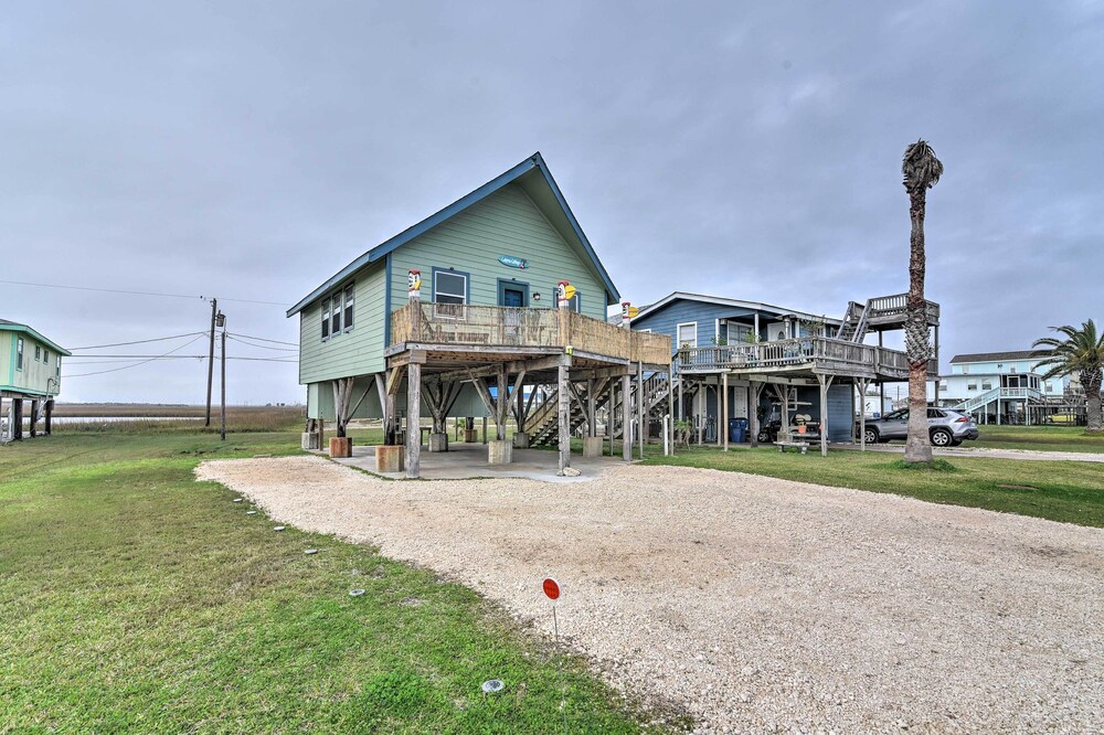 Freeport Cottage - 4 Blocks to Surfside Beach! view 5