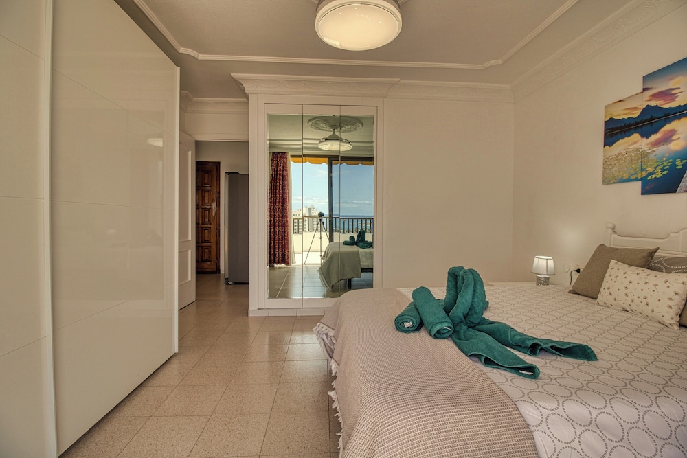 Apartment - Sleeps 4 - Jacuzzi - Terrace - Pool
