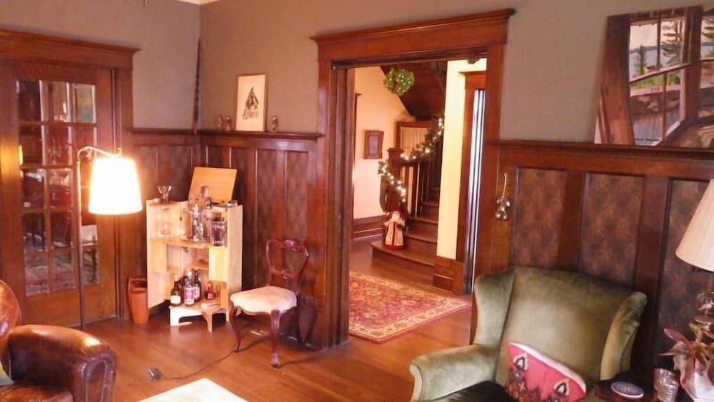 The Captain's House B&B