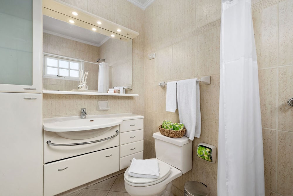 3BR Town Home in Gated Community Palm Beach