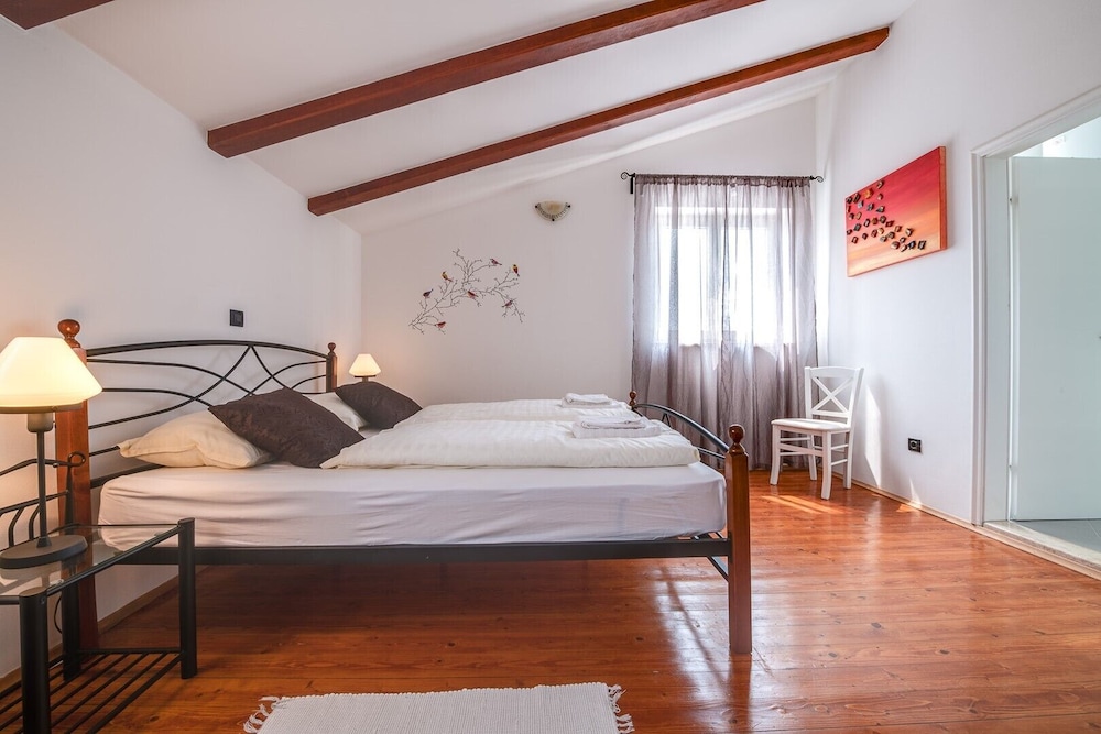 Villa Tanga near Rovinj with Pool view 4