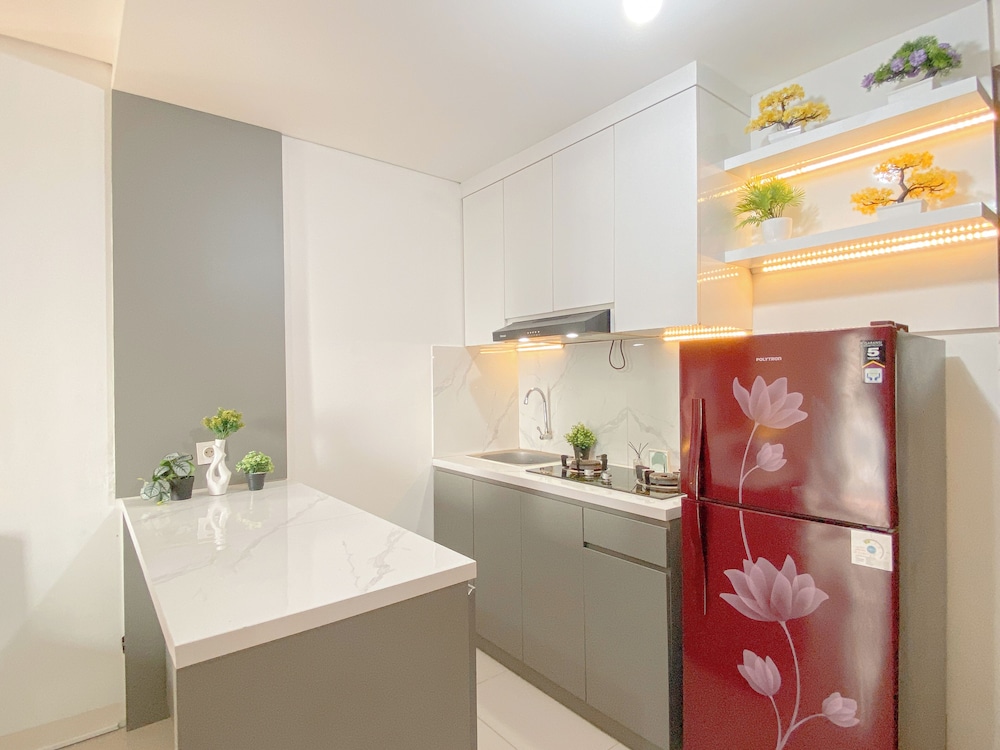 Cozy Neutral 2Br Apartment At Transpark Juanda Bekasi Timur