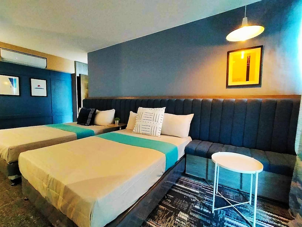 Anton's Loft Designer Resort Pansol