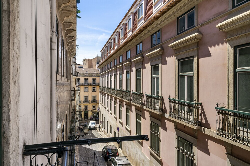 Stylish Family Residence In The Heart Of Chiado