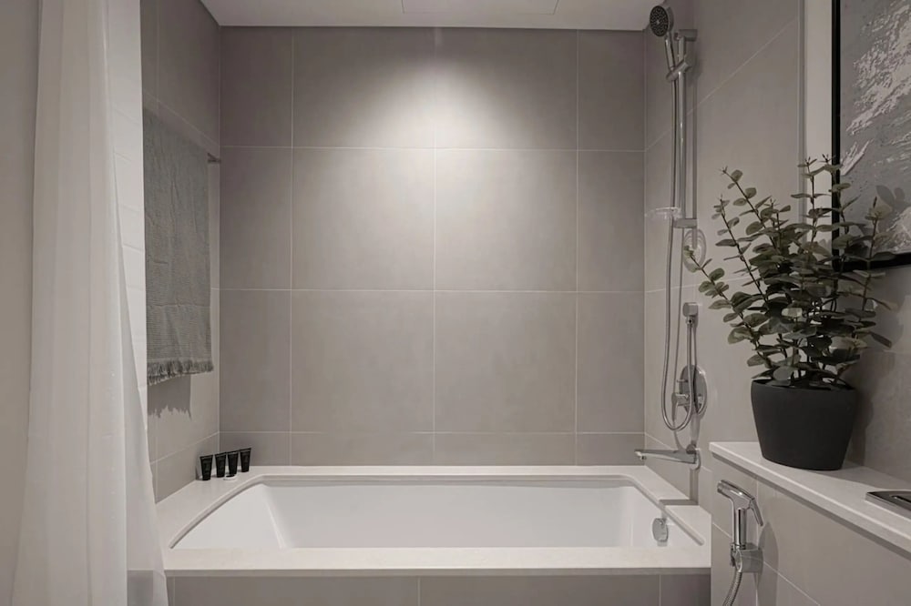 Burj Crown Lux Apartment by Dubai Mall