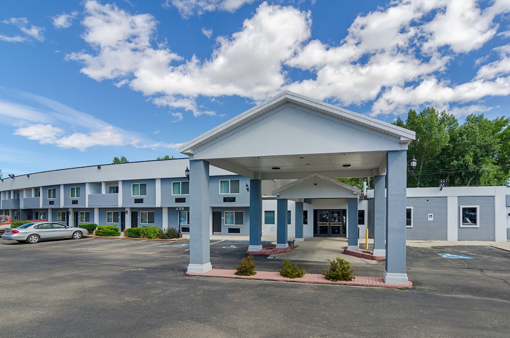 Buffalo Vacations - Quality Inn - Property Image 1