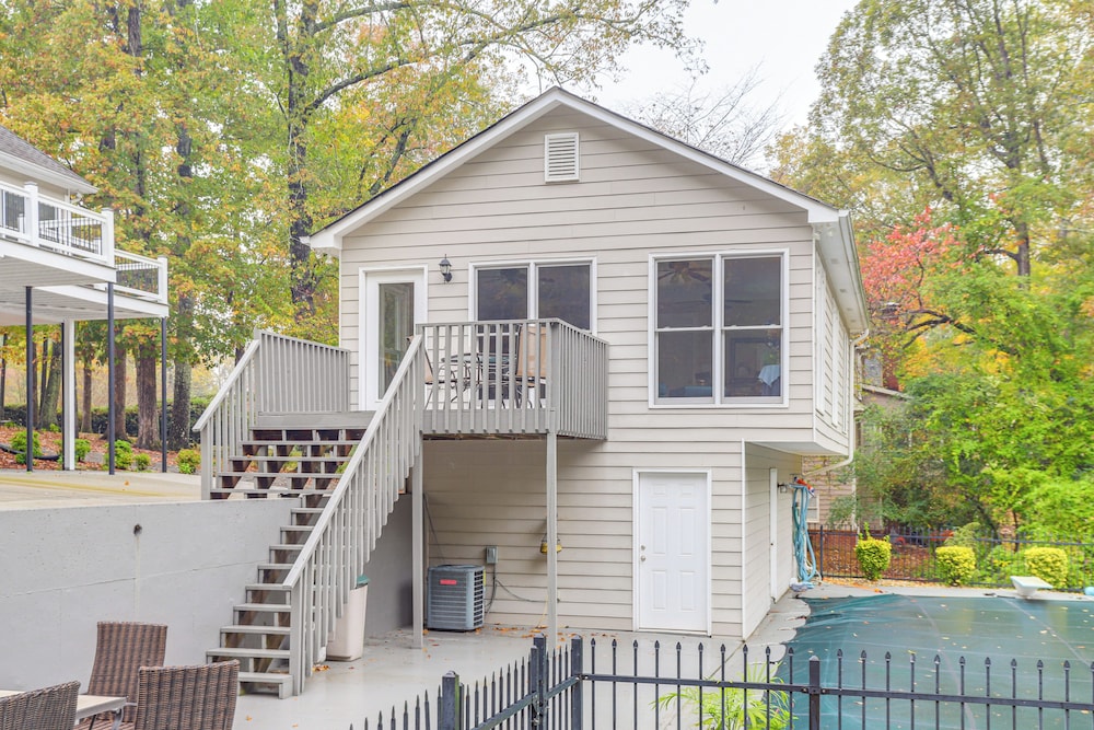8 Mi to Lake Lanier: Guest House in Buford!