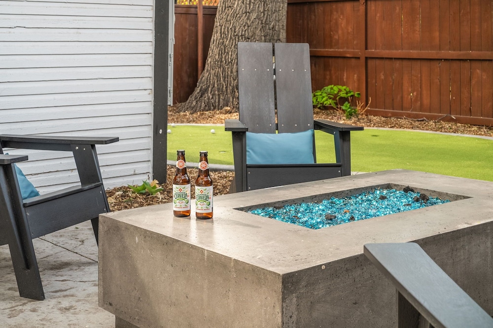 CSU Hideaway King Bd, Backyard Oasis, EV Charger