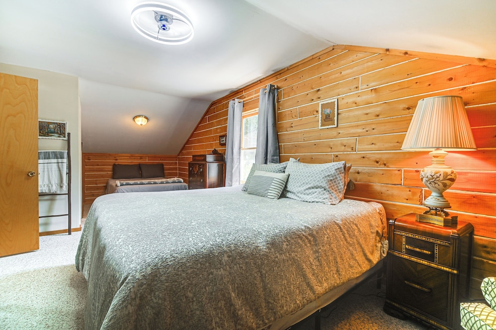1 Mi to Rangeley Lake: Cabin w/ Wraparound Deck!