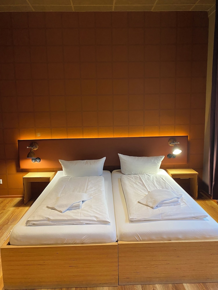 Singer109 Hostel