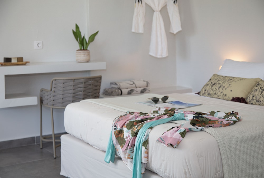 Malibu Studios & Apartments
