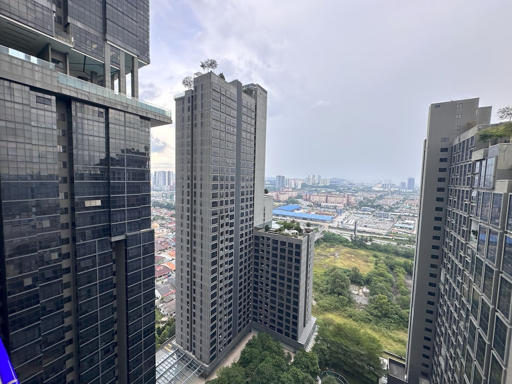 Spacious Duplex Oasis Icon City
