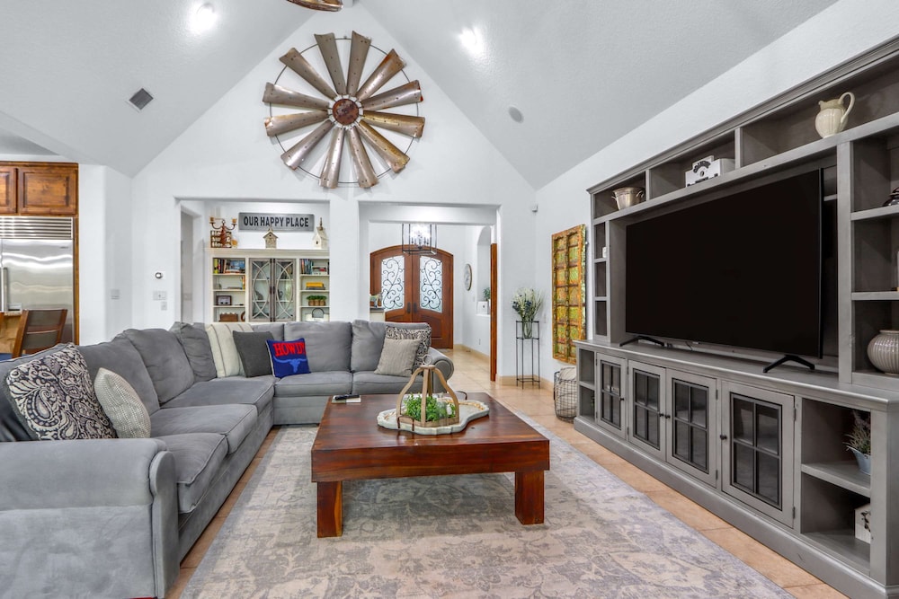 Piece of Haven A Hill Country Retreat for 7!