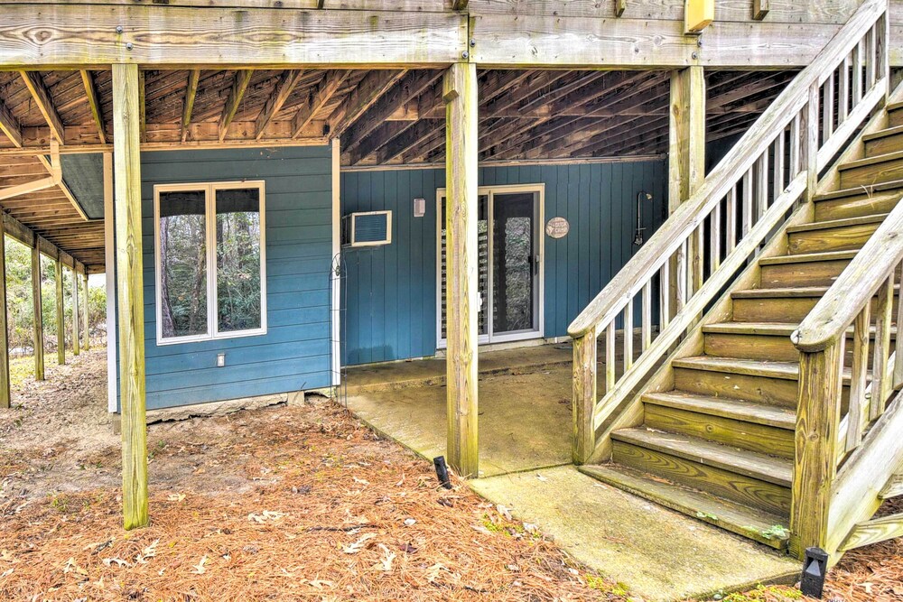 Southern Shores Family Retreat Mins to Beach! view 3