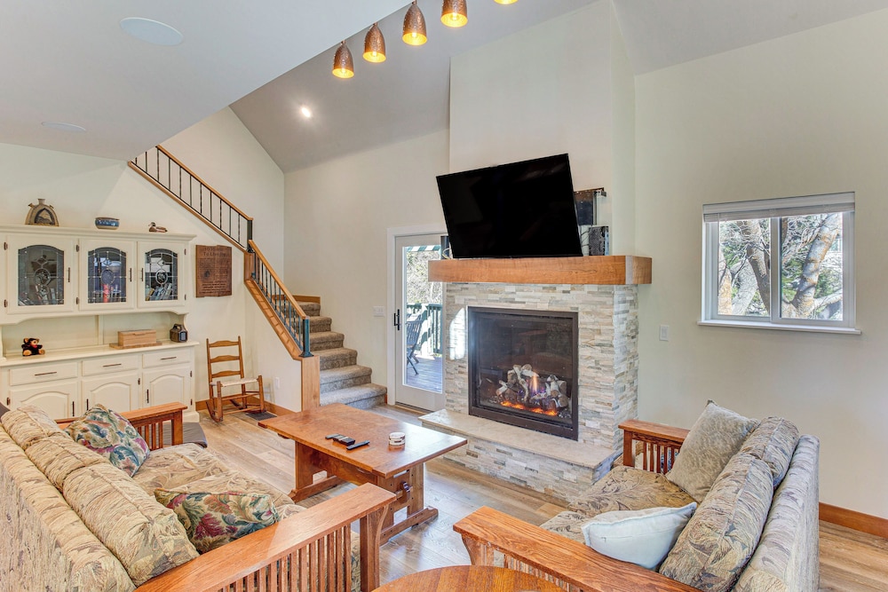 Game Room & Deck: Pet-friendly Lake Arrowhead Home