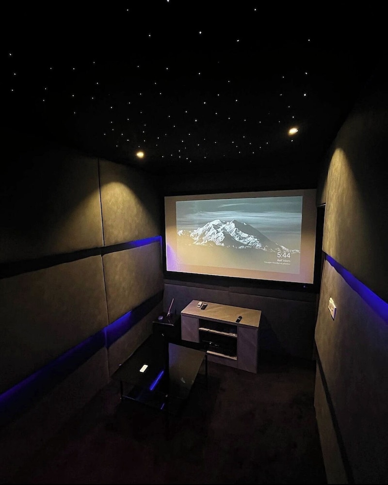 Reign Luxury Apartment