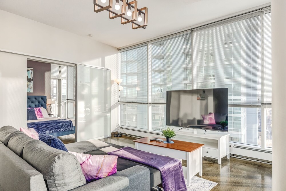 Luxury 2BR Condo - Downtown City Views