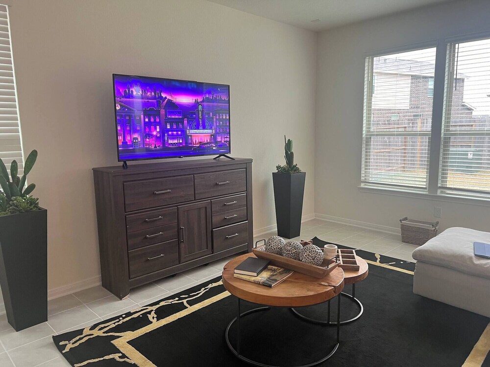 Summerhouse Villa 4br 2 and Half ba Home
