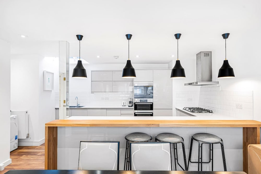 4-bed House Next To Harrods Pont Street Mews