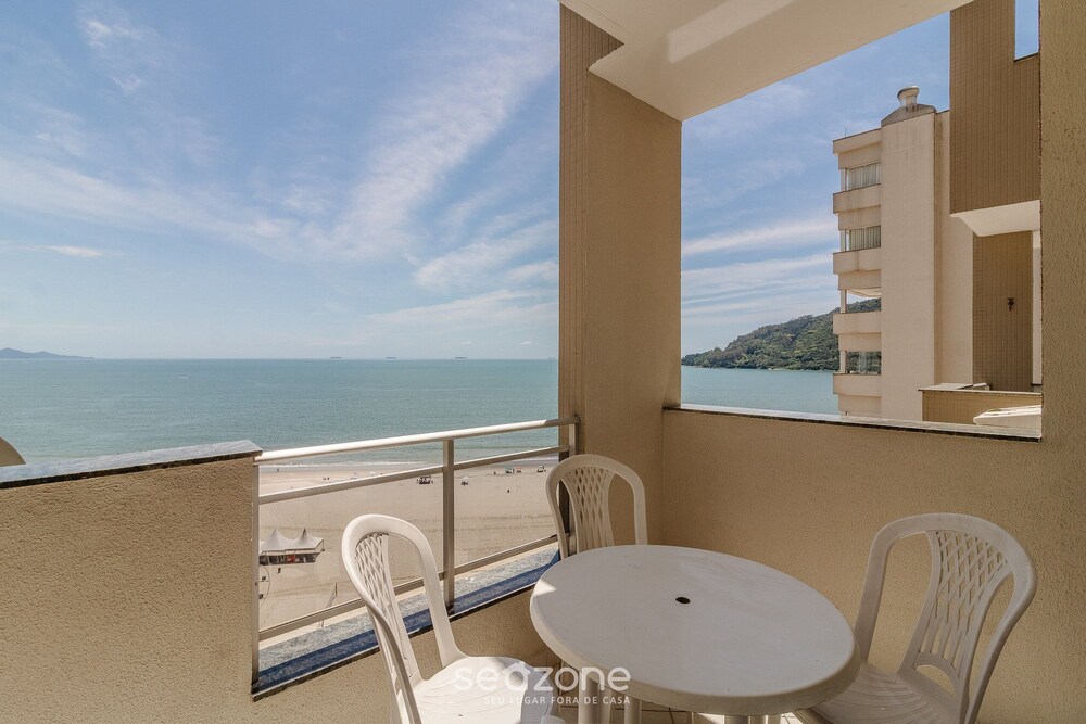 3BR Beachfront apt w/ sea View Cet802