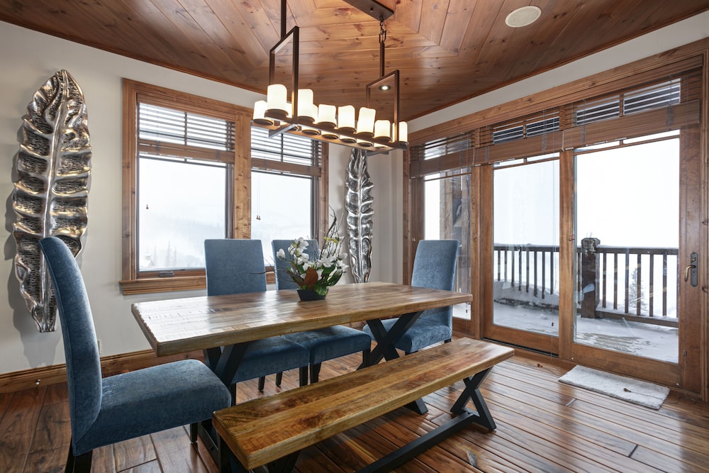 Grand Lodge - Three Bedroom #401 - Ski-in/ski-out 3 Condo