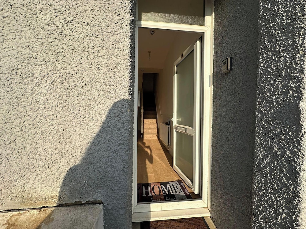 Cosy Croydon Apartment - Close to City Centre