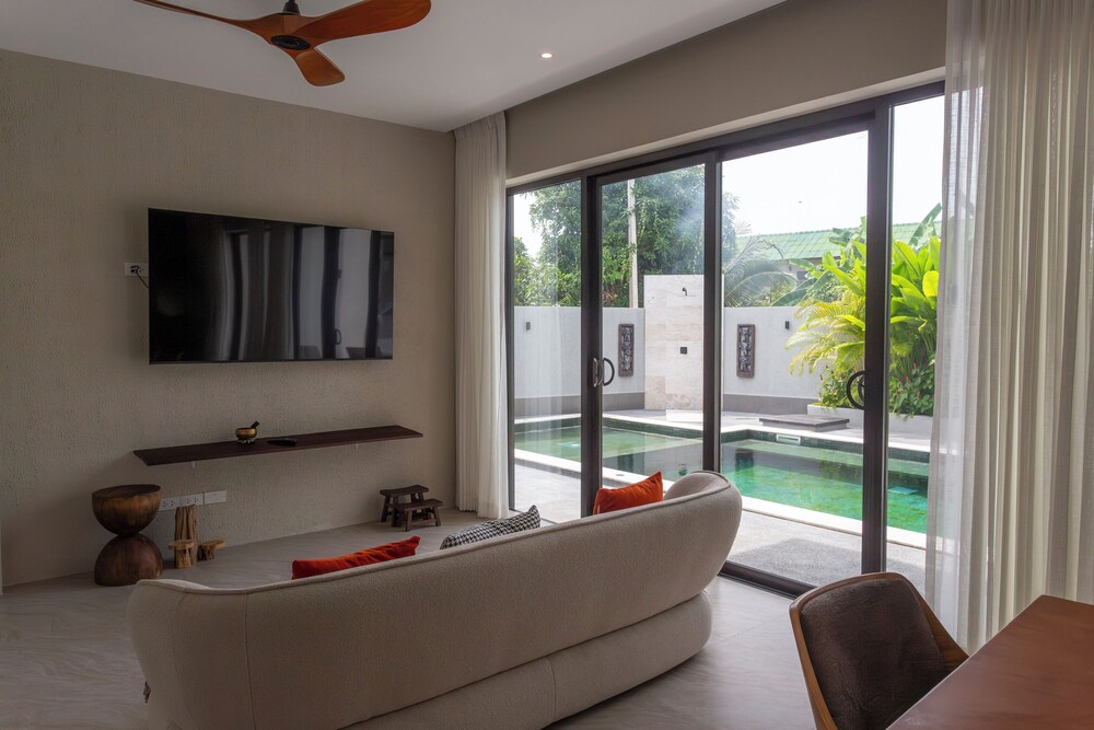 Family PoolVilla Near the Pier V266