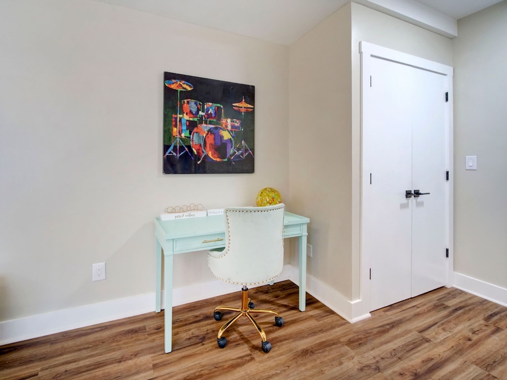 Comfy Bright Peaceful 1BR - Minutes to NYC