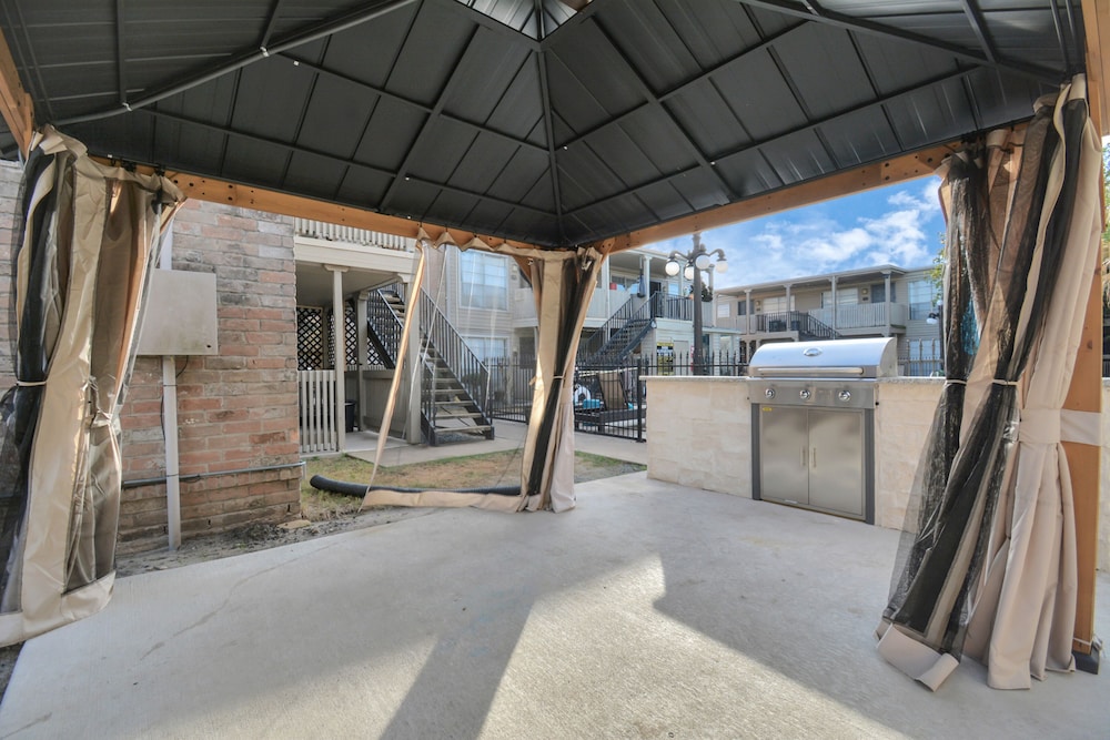 Tx Home Group - Uptown Galleria - Image 4