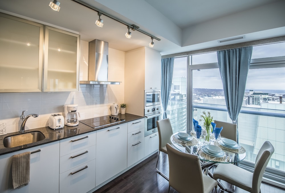 Royal Stays Condominiums - Downtown